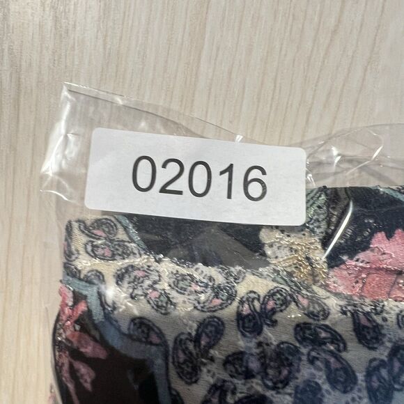 Niji of Waikiki Hawaiian Button Jacket M Art to Wear Floral Paisley Eyelets - Picture 12 of 12